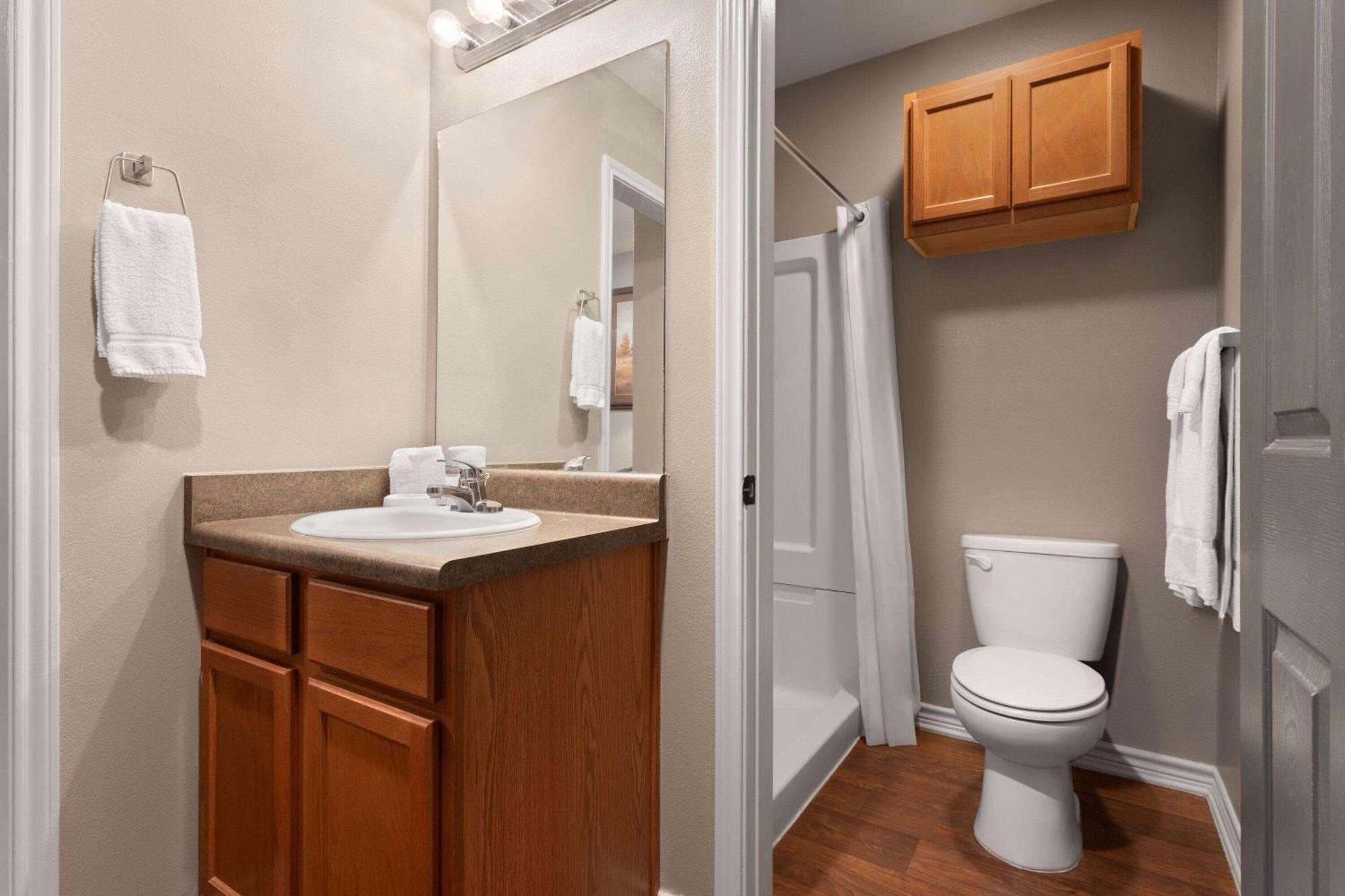Eagle'S Den Suites Cotulla A Travelodge By Wyndham Eksteriør bilde