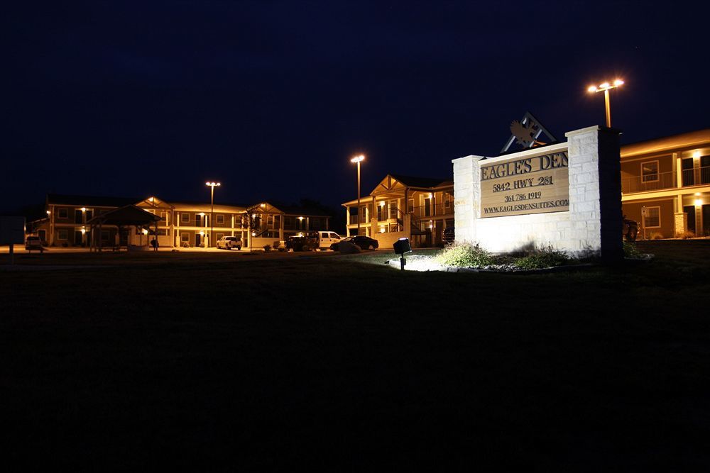 Eagle'S Den Suites Cotulla A Travelodge By Wyndham Eksteriør bilde