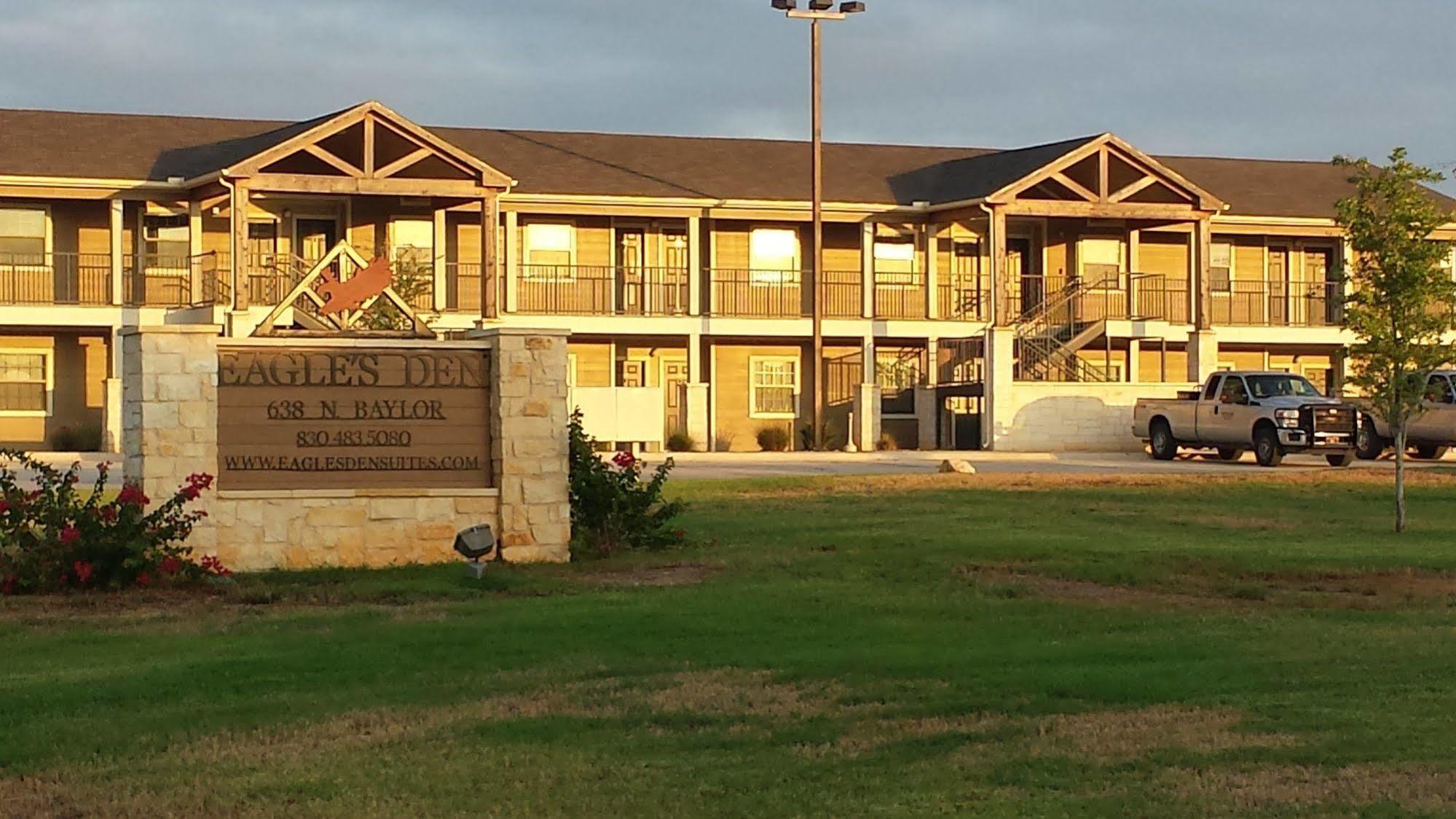 Eagle'S Den Suites Cotulla A Travelodge By Wyndham Eksteriør bilde